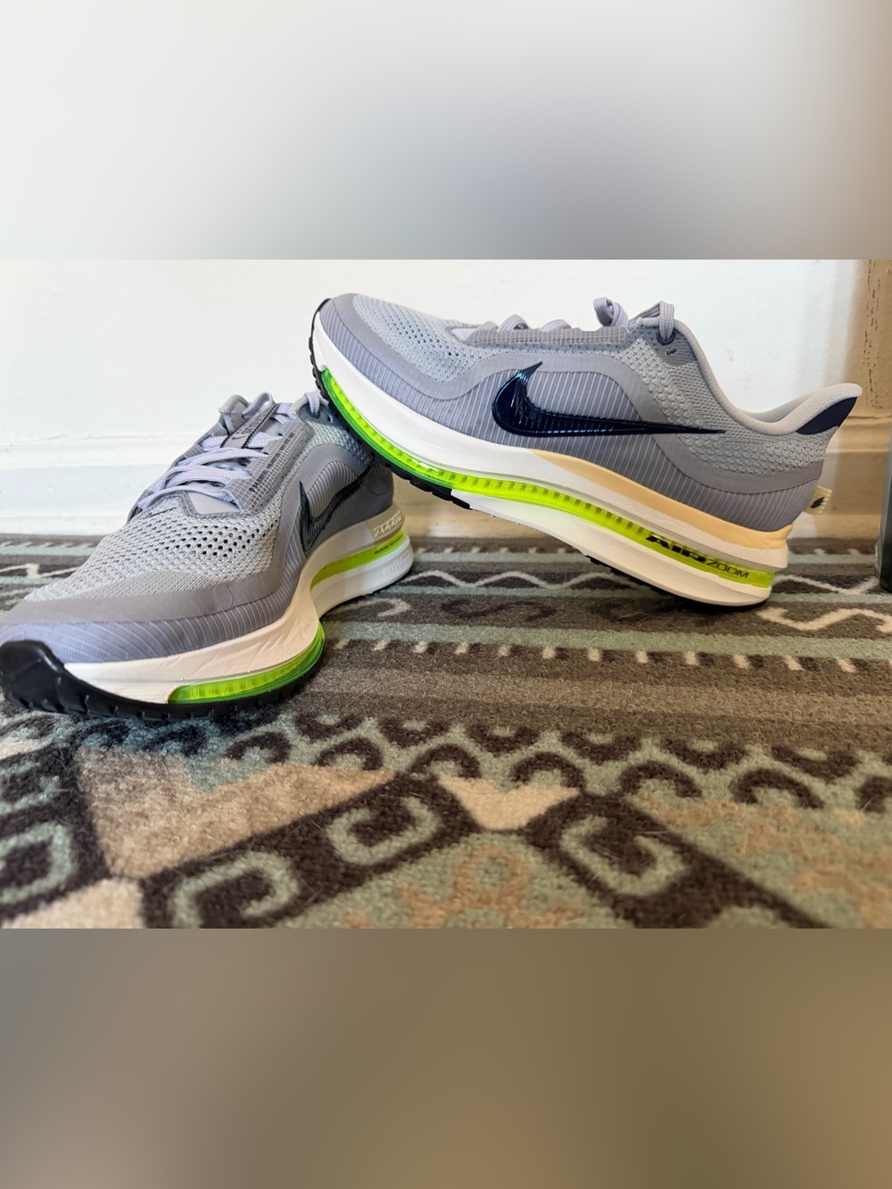 Nike Men’s Pegasus Premium Light Gray Running Shoes with Neon Green Accent